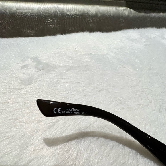 Gucci Sunglasses - Picture 3 of 6